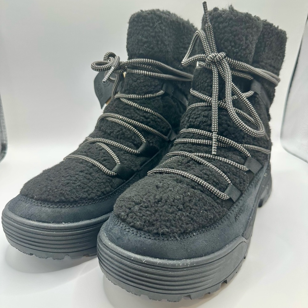 Clark’s Waterproof Boots Woman’s Size 9.5M NWT Black